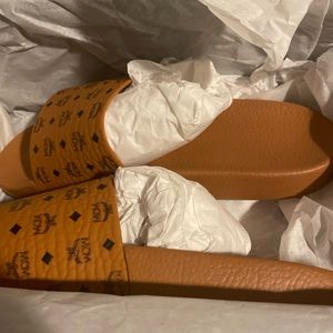 Never worn!!! Brand New in its original packaging …AUTHENTIC